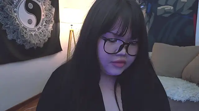 Snapshot of LeyaKan chatting on February 9, 9:39 pm LeyaKan online show from February 9, 9:39 pm