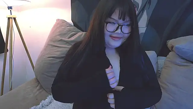 Snapshot of LeyaKan chatting on February 13, 9:27 pm LeyaKan online show from February 13, 9:27 pm