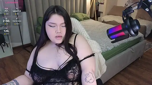 Snapshot of LeyaKan chatting on October 21, 11:55 am LeyaKan online show from October 21, 11:55 am