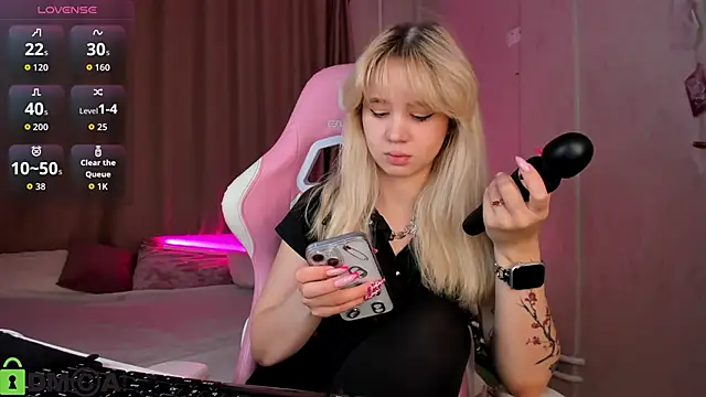 Valerie Woods online show from November 7, 1:05 am