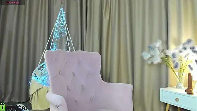 Valerie Woods online show from November 23, 12:10 am