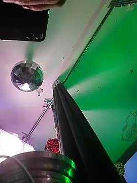 gurlnips online show from January 15, 1:32 am