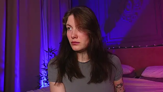 Liv Fay online show from December 20, 2:35 pm