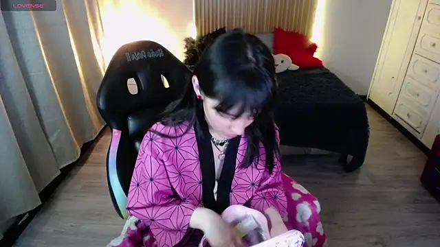 Snapshot of sailor_moon07 chatting on July 26, 5:59 am sailor moon07 online show from July 26, 5:59 am
