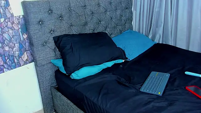 dominic smith  online show from January 22, 2:37 am