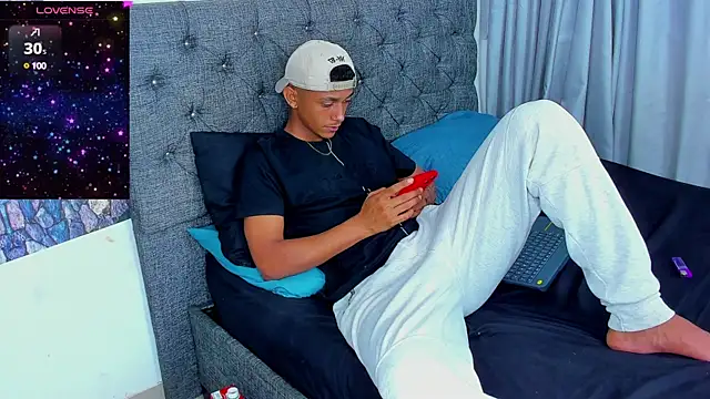 dominic smith  online show from January 22, 5:48 am