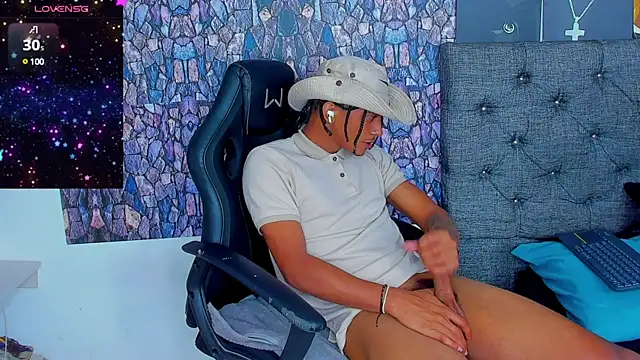 dominic smith  online show from January 25, 7:28 am