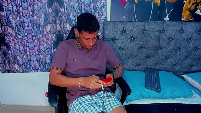 dominic smith  online show from February 5, 1:26 am