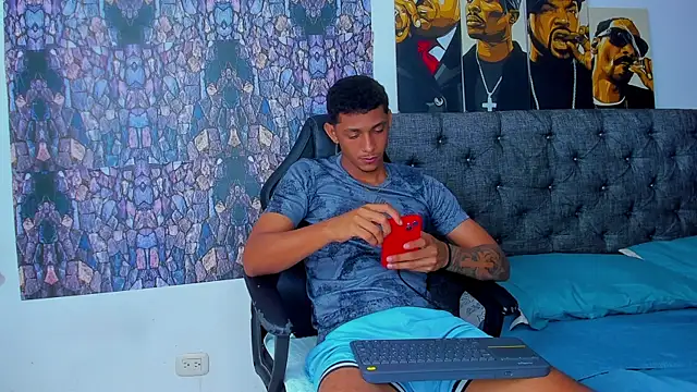 dominic smith  online show from February 7, 1:58 am