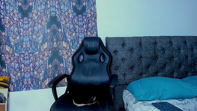 dominic smith  online show from February 16, 2:20 am