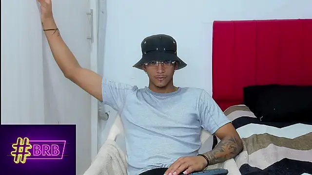 dominic smith  online show from March 7, 3:51 am