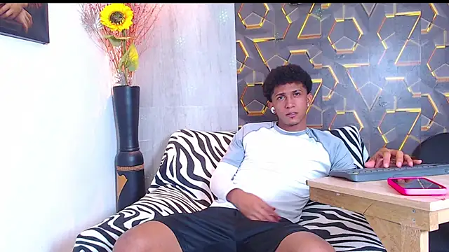 dominic smith  online show from September 22, 10:56 pm