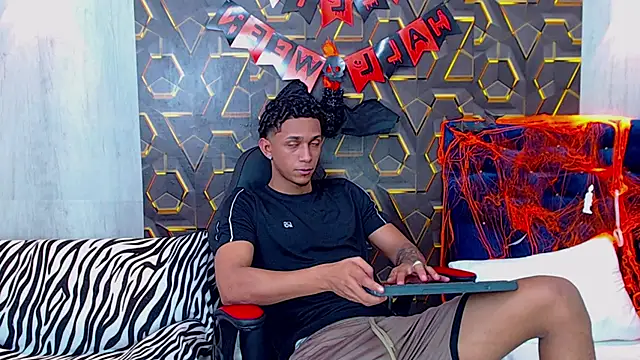 dominic smith  online show from October 26, 6:25 pm