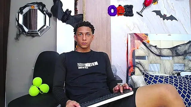 dominic smith  online show from October 28, 10:45 pm