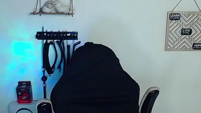 Alan hadid1 online show from January 31, 12:50 am