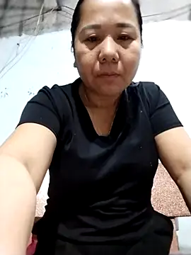 Queen 18200 online show from April 26, 9:45 pm