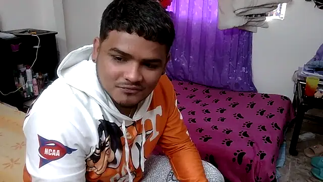 Snapshot of Boycuriousxxx chatting on May 14, 12:56 pm Boycuriousxxx online show from May 14, 12:56 pm