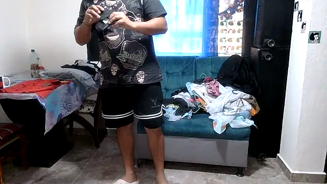 Snapshot of Boycuriousxxx chatting on June 2, 11:56 am Boycuriousxxx online show from June 2, 11:56 am