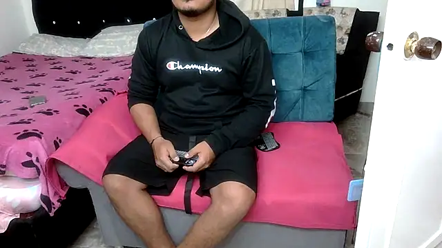 Snapshot of Boycuriousxxx chatting on June 9, 10:27 am Boycuriousxxx online show from June 9, 10:27 am