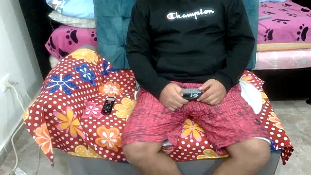 Snapshot of Boycuriousxxx chatting on July 31, 11:42 am Boycuriousxxx online show from July 31, 11:42 am