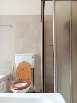 Snapshot of Sexymamibo chatting on March 17, 11:53 am Sexymamibo online show from March 17, 11:53 am