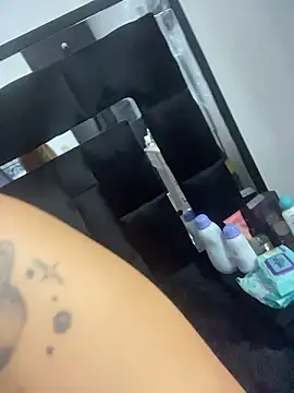 Snapshot of angelss_of_charlie chatting on January 8, 4:20 pm angelss of charlie online show from January 8, 4:20 pm