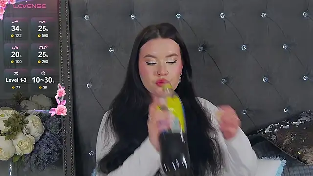 TrishaWinslet online show from January 11, 8:43 pm