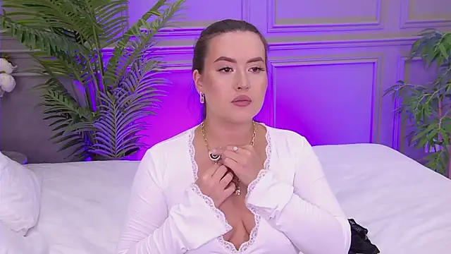 TrishaWinslet online show from November 15, 5:38 am