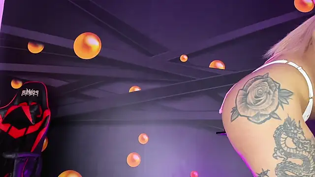 Snapshot of filletatouee chatting on January 21, 12:36 am filletatouee online show from January 21, 12:36 am