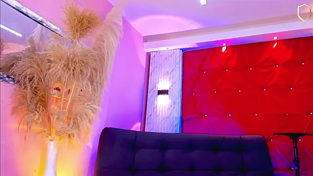 Snapshot of filletatouee chatting on September 23, 12:13 am filletatouee online show from September 23, 12:13 am