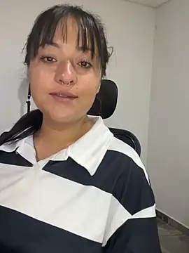 jjulietha95 online show from June 2, 4:47 am