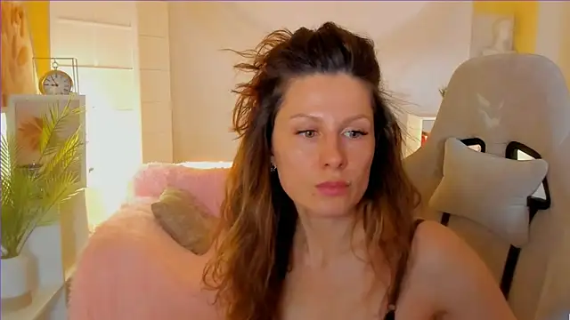 Snapshot of April_o_Nill chatting on February 9, 12:30 pm April o Nill online show from February 9, 12:30 pm