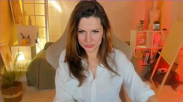 April o Nill online show from March 15, 4:10 pm