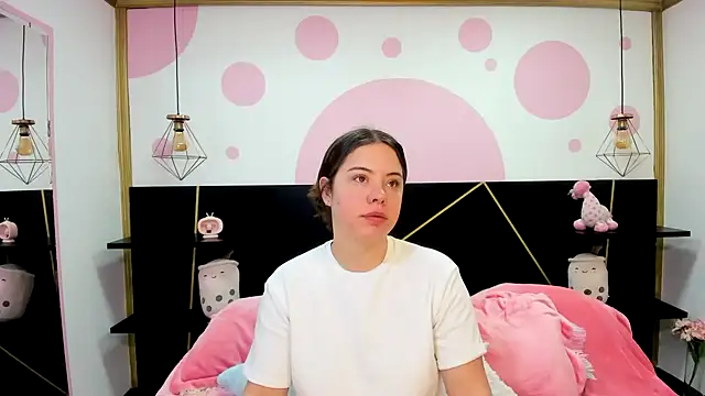 Snapshot of DanniAbbey chatting on February 7, 11:34 am DanniAbbey online show from February 7, 11:34 am