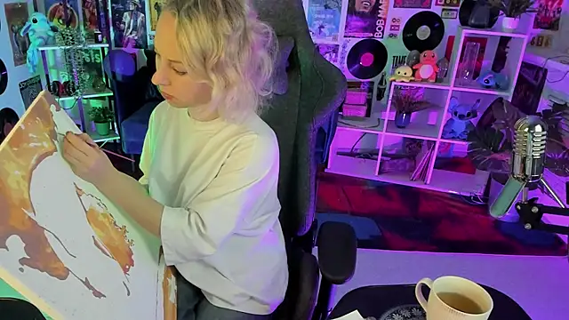 LylithSkye online show from December 11, 12:02 pm