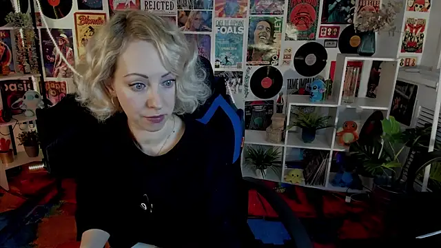 LylithSkye online show from January 3, 8:32 am