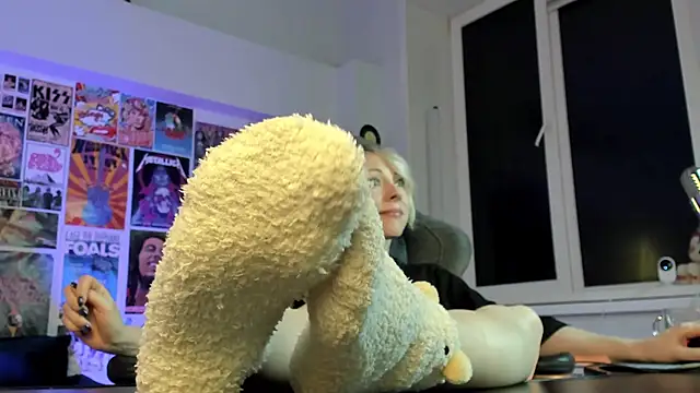 LylithSkye online show from January 15, 1:41 pm