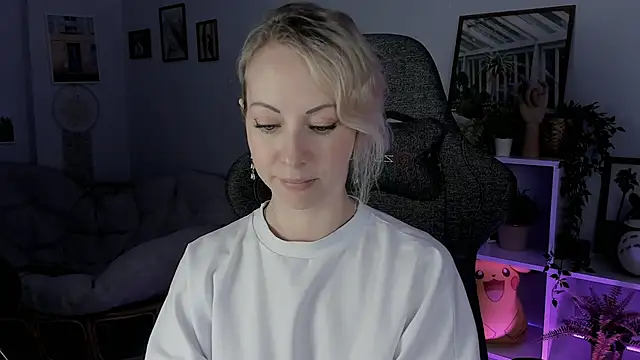 LylithSkye online show from January 30, 10:50 am