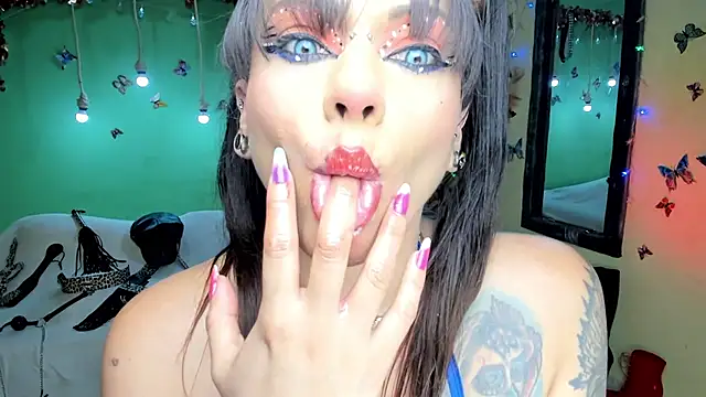 Snapshot of angelina_james_ chatting on May 29, 8:07 pm angelina james online show from May 29, 8:07 pm