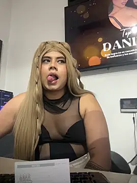 Snapshot of Tom_Silver__ chatting on October 8, 5:05 am Tom Silver online show from October 8, 5:05 am