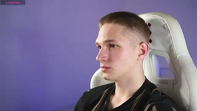 dustyn fox online show from March 18, 6:26 pm