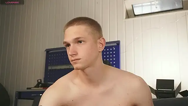 dustyn fox online show from September 13, 3:01 pm