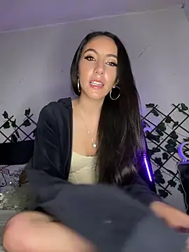 Snapshot of FrancellyHot chatting on February 6, 1:38 am FrancellyHot online show from February 6, 1:38 am