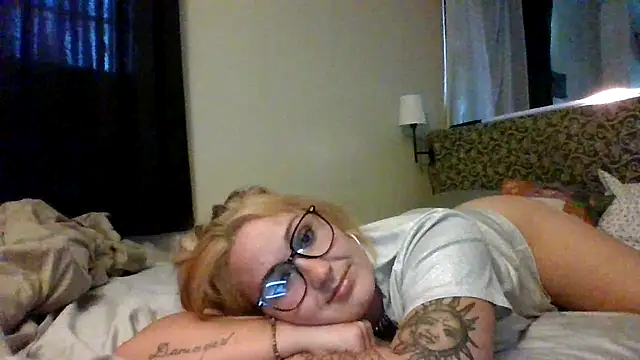 Snapshot of ashlynnstarr chatting on June 1, 6:53 pm ashlynnstarr online show from June 1, 6:53 pm