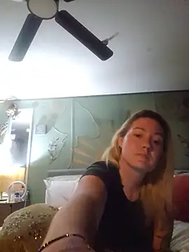Snapshot of ashlynnstarr chatting on August 6, 6:04 am ashlynnstarr online show from August 6, 6:04 am