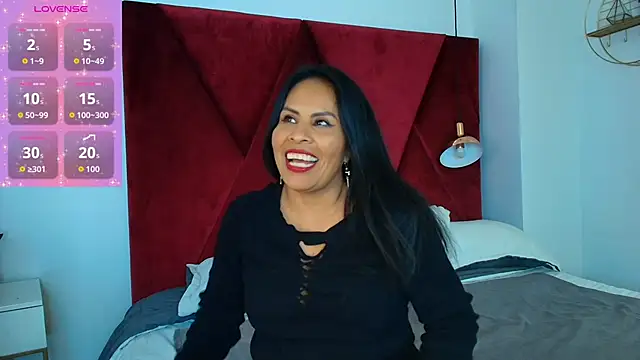 Anthonelaa   online show from June 9, 8:20 pm
