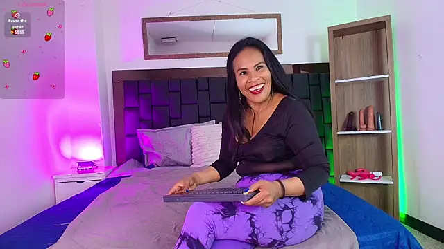 Anthonelaa   online show from June 25, 7:29 pm