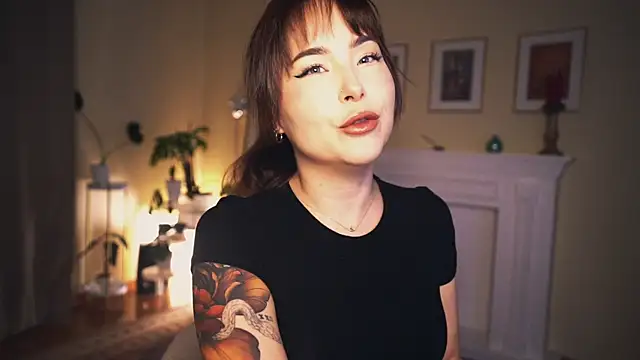 Snapshot of Leona_Mell chatting on January 4, 11:38 pm Leona Mell online show from January 4, 11:38 pm