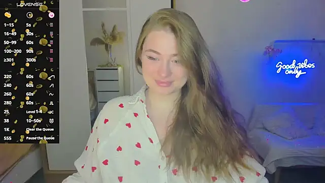 Demure Smile online show from January 25, 4:13 am