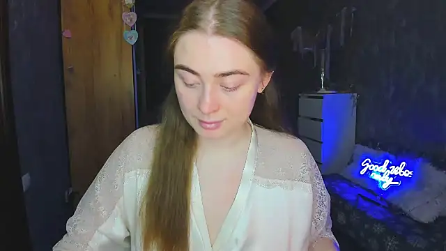 Demure Smile online show from February 27, 5:13 am